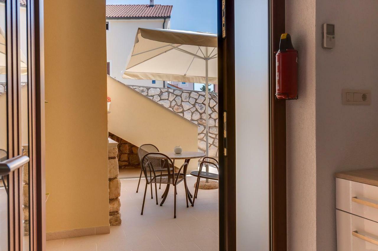 Apartments Eva Cres Exterior foto