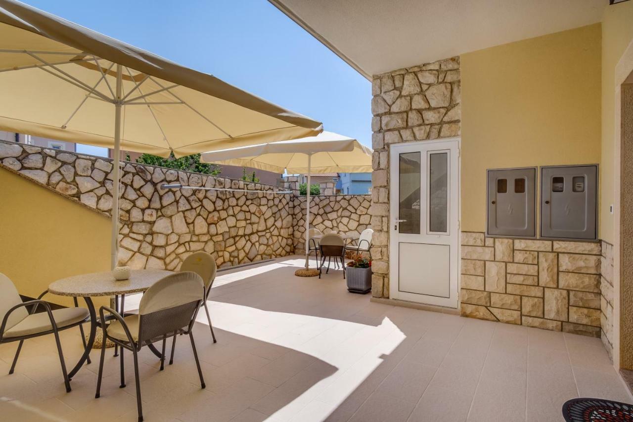 Apartments Eva Cres Exterior foto
