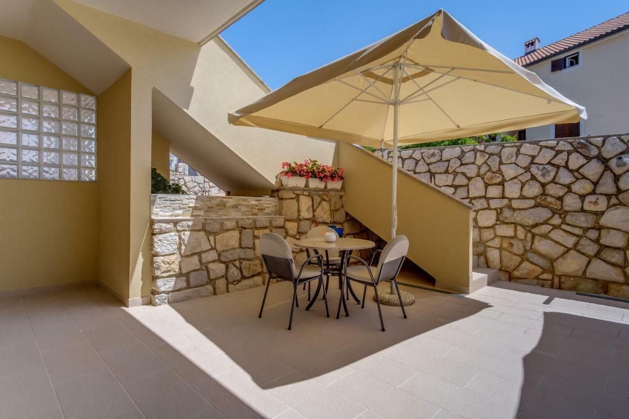 Apartments Eva Cres Exterior foto