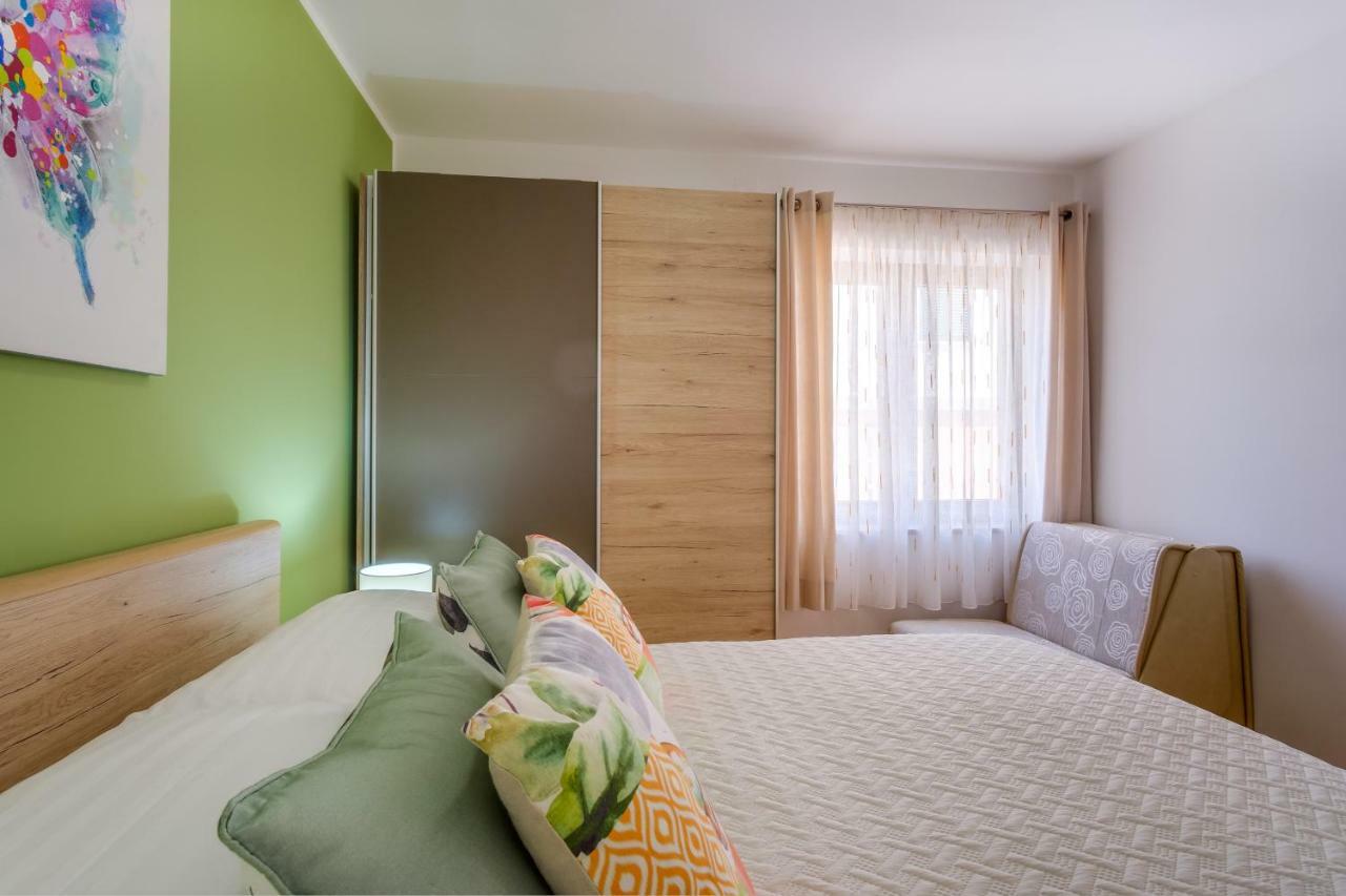 Apartments Eva Cres Exterior foto